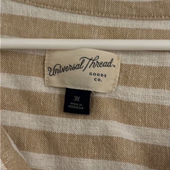Universal thread, 3X button up cream and white short sleeve top - Picture 3 of 3